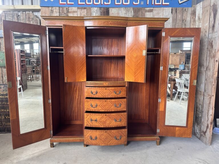 antique compactum